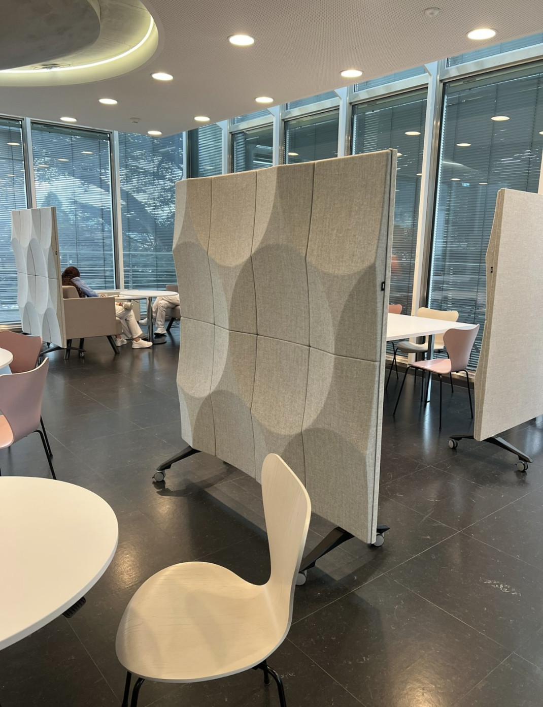 Projekt UZH Zentrum für Zahnmedizin:Hersteller Fritz Hansen und Vank